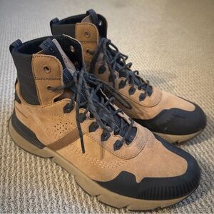 SOREL Men’s Kinetic Rush Mid Top Waterproof Leather sneaker size 10